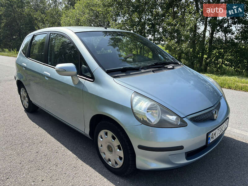 Хэтчбек Honda Jazz 2005 в 