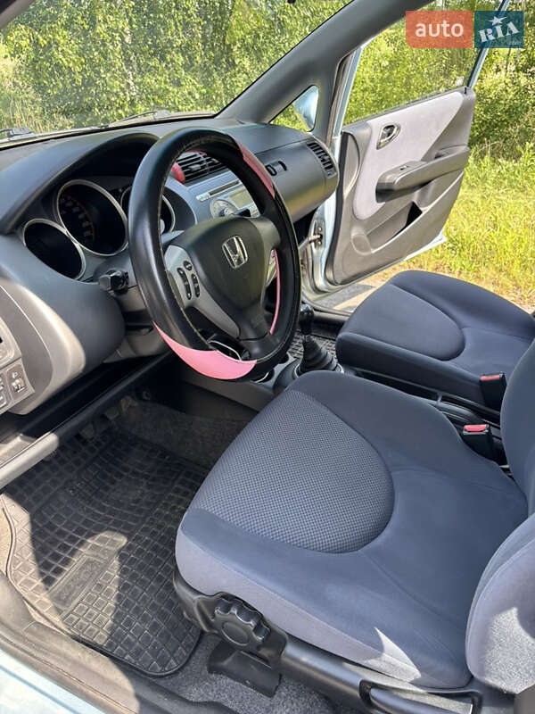 Хэтчбек Honda Jazz 2005 в Романове