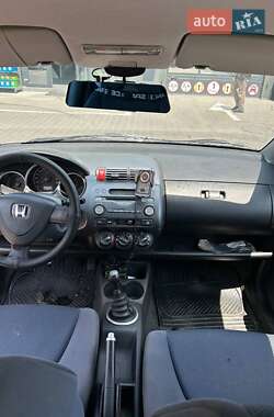 Хэтчбек Honda Jazz 2003 в 
