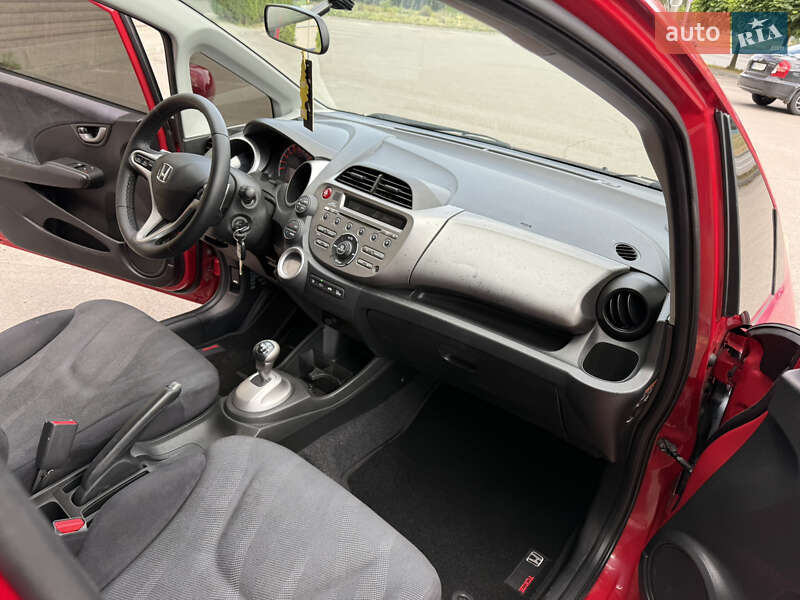 Хетчбек Honda Jazz 2010 в Дніпрі