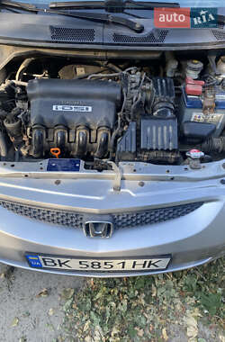Хэтчбек Honda Jazz 2006 в 