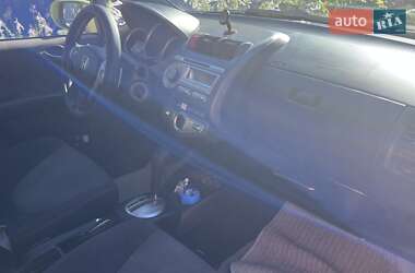 Хэтчбек Honda Jazz 2006 в  фото 30 Хэтчбек Honda Jazz 2006 в