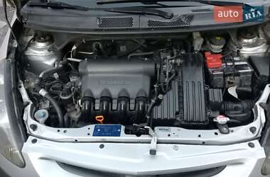 Хэтчбек Honda Jazz 2003 в 