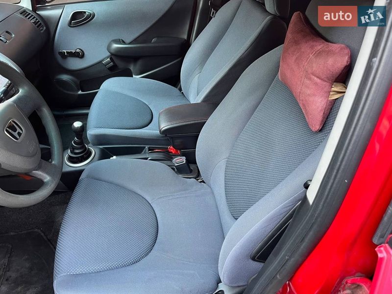 Хэтчбек Honda Jazz 2005 в Надворной