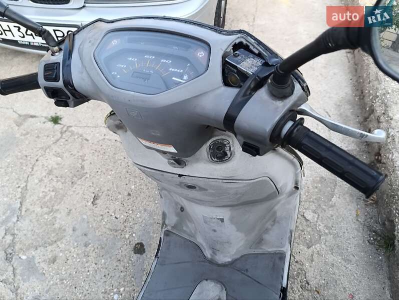 Мопеды Honda Lead 100 2003 в Белгороде-Днестровском