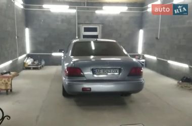 Седан Honda Legend 1996 в Дніпрі