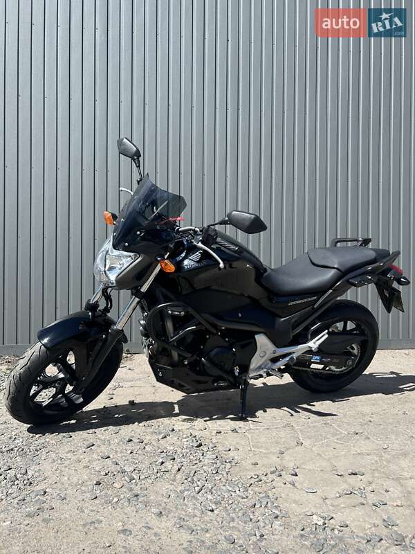 Мотоцикл Без обтекателей (Naked bike) Honda NC 700S 2014 в 