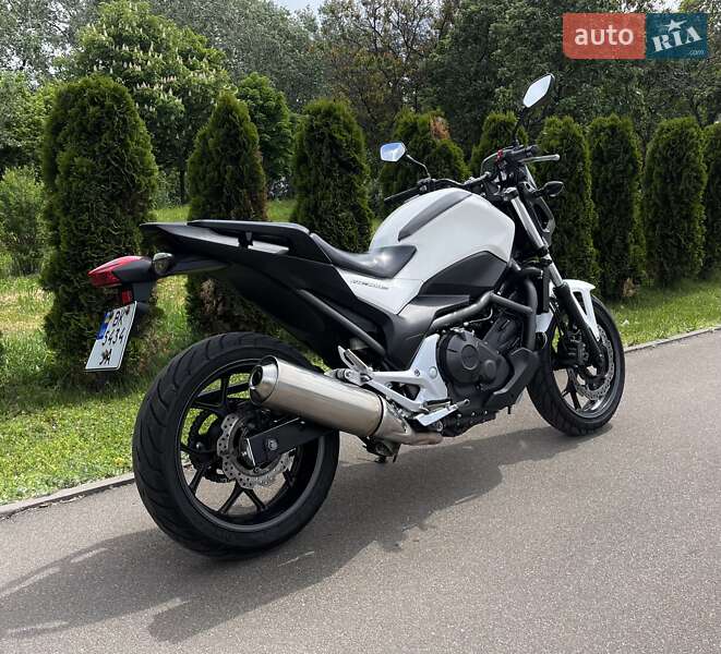 Мотоцикл Без обтекателей (Naked bike) Honda NC 700S 2012 в 