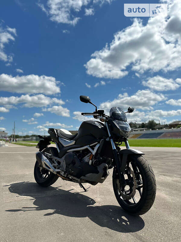 Мотоцикл Без обтікачів (Naked bike) Honda NC 750S 2017 в Чернівцях
