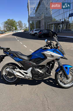 Мотоцикл Туризм Honda NC 750X 2016 в 