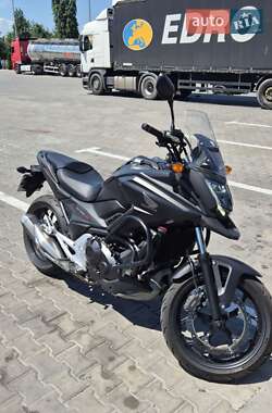 Мотоцикл Без обтекателей (Naked bike) Honda NC 750X 2017 в 