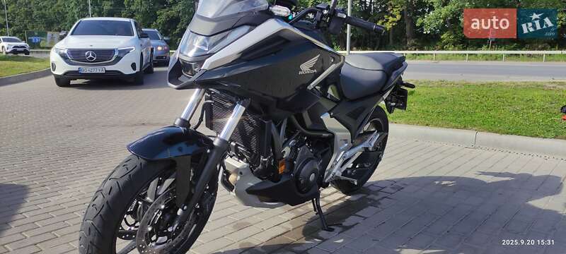 Honda NC 750X 2025