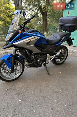 Мотоцикл Туризм Honda NC 750X 2016 в 