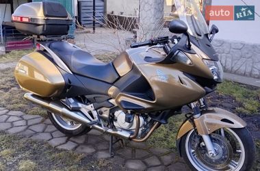 Мотоцикл Спорт-туризм Honda NT 700V 2006 в Саврані