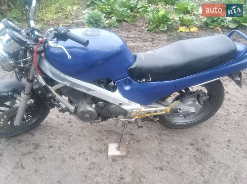 Мотоцикл Классик Honda NTV 650 (Revere) 1997 в 