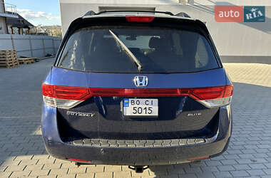 Минивэн Honda Odyssey 2015 в 