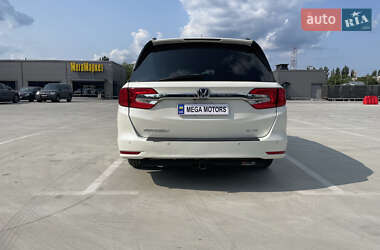 Минивэн Honda Odyssey 2017 в 