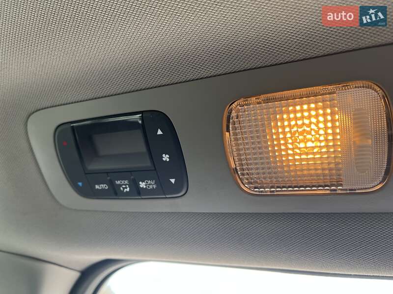 Мінівен Honda Odyssey 2013 в Києві фото 18 Мінівен Honda Odyssey 2013 в Києві