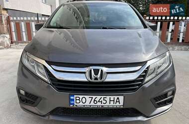 Минивэн Honda Odyssey 2019 в 