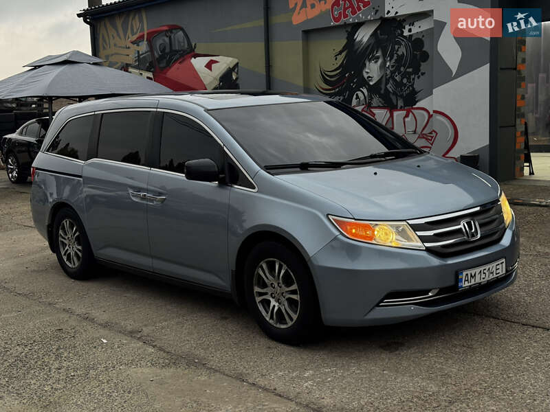 Минивэн Honda Odyssey 2013 в 
