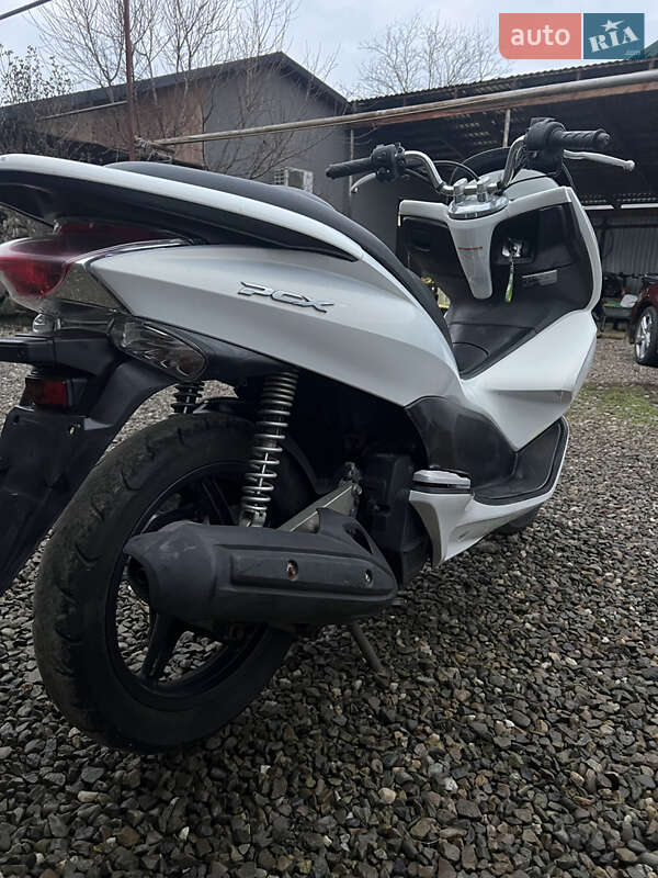Макси-скутер Honda PCX 125 2015 в Хусте