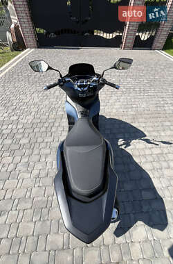 Макси-скутер Honda PCX 125 2024 в  фото 9 Макси-скутер Honda PCX 125 2024 в