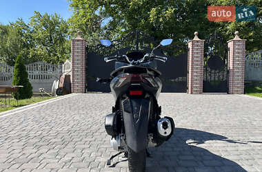 Макси-скутер Honda PCX 125 2024 в  фото 4 Макси-скутер Honda PCX 125 2024 в