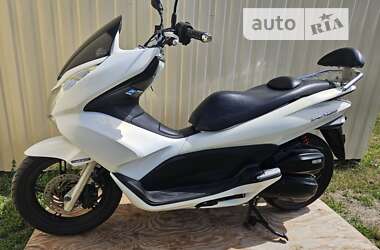 Макси-скутер Honda PCX 150 2014 в Первомайске