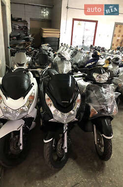 Макси-скутер Honda PCX 150 2017 в 