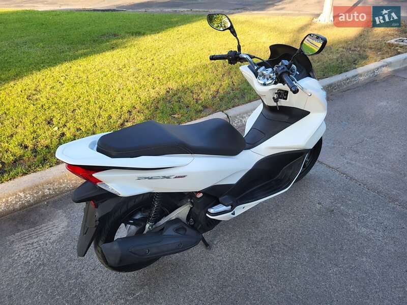 Макси-скутер Honda PCX 150 2015 в Остер