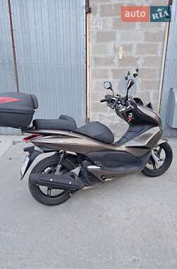 Макси-скутер Honda PCX 150 2014 в Киеве