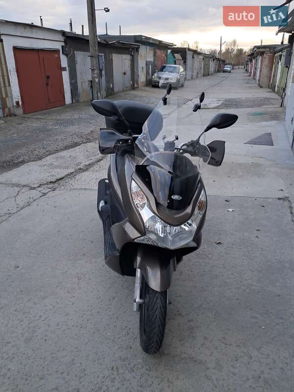 Макси-скутер Honda PCX 150 2014 в Киеве фото 6 Макси-скутер Honda PCX 150 2014 в Киеве
