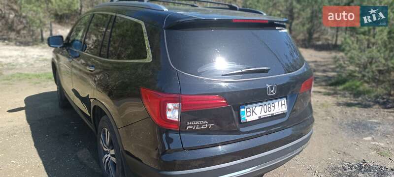 Внедорожник / Кроссовер Honda Pilot 2017 в Костополе