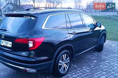Позашляховик / Кросовер Honda Pilot 2017 в 