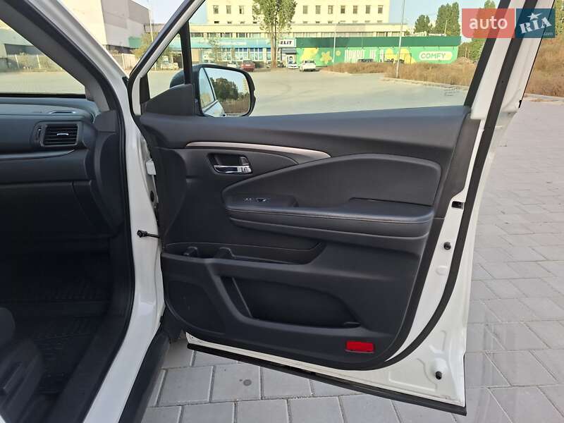 Внедорожник / Кроссовер Honda Pilot 2017 в Черкассах