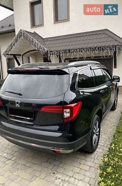 Позашляховик / Кросовер Honda Pilot 2017 в 