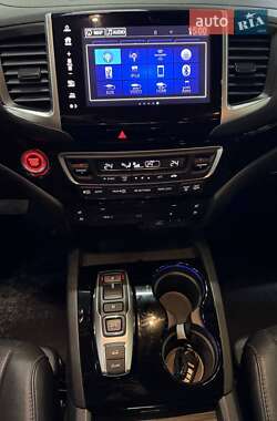 Позашляховик / Кросовер Honda Pilot 2018 в 