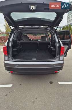 Позашляховик / Кросовер Honda Pilot 2018 в  фото 17 Позашляховик / Кросовер Honda Pilot 2018 в
