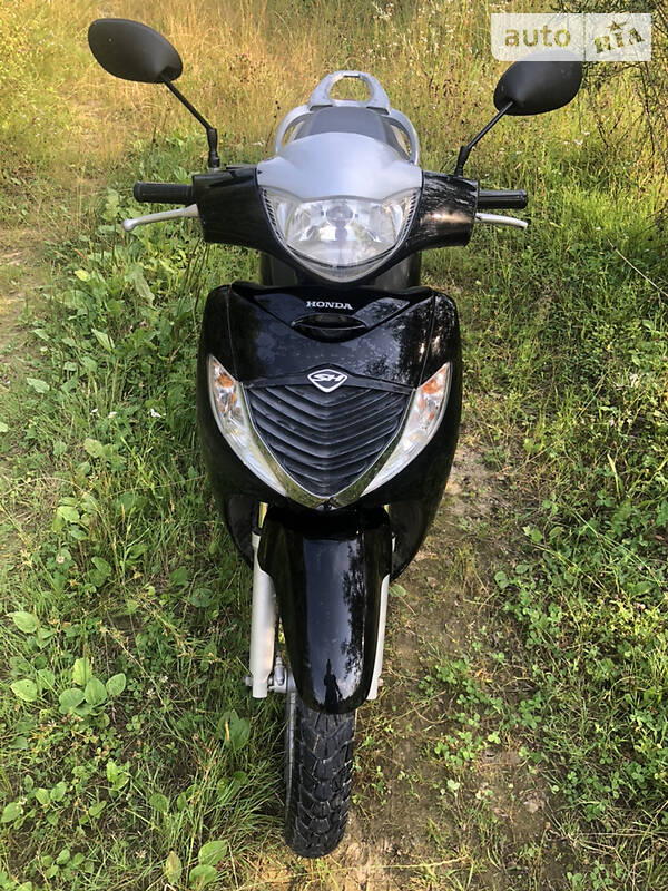 Максі-скутер Honda SH 125 2006 в Чернівцях