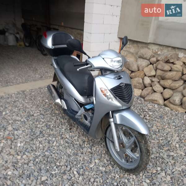 Макси-скутер Honda SH 150 2012 в Солотвине