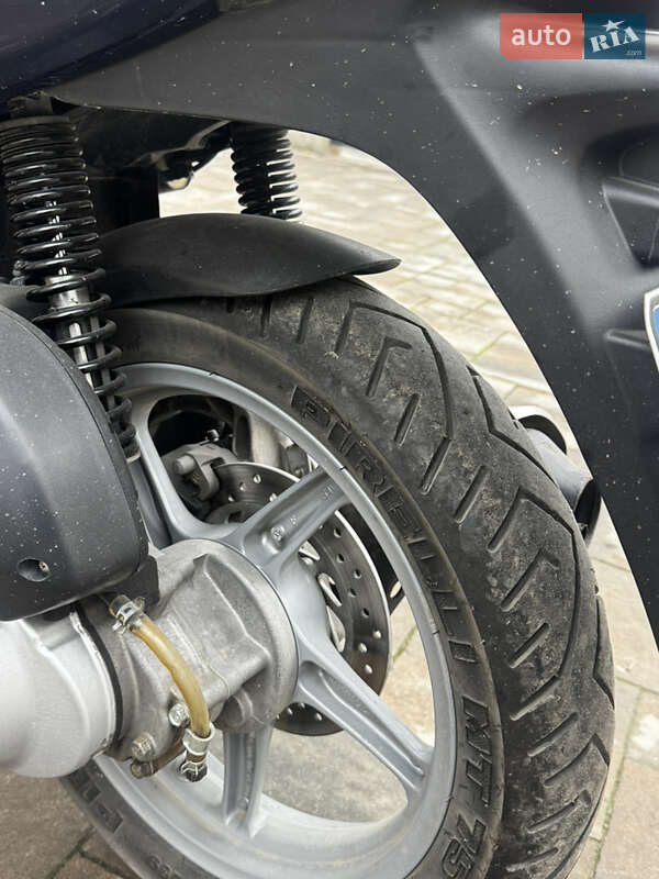 Максі-скутер Honda SH 150 2012 в Чернівцях фото 7 Максі-скутер Honda SH 150 2012 в Чернівцях