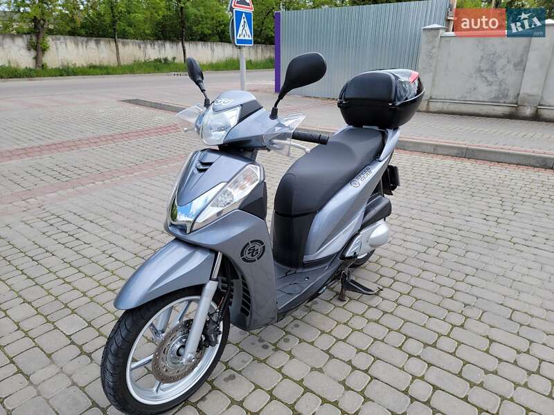 Макси-скутер Honda SH 300i 2013 в 