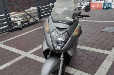 Макси-скутер Honda Silver Wing 600 2002 в Киеве