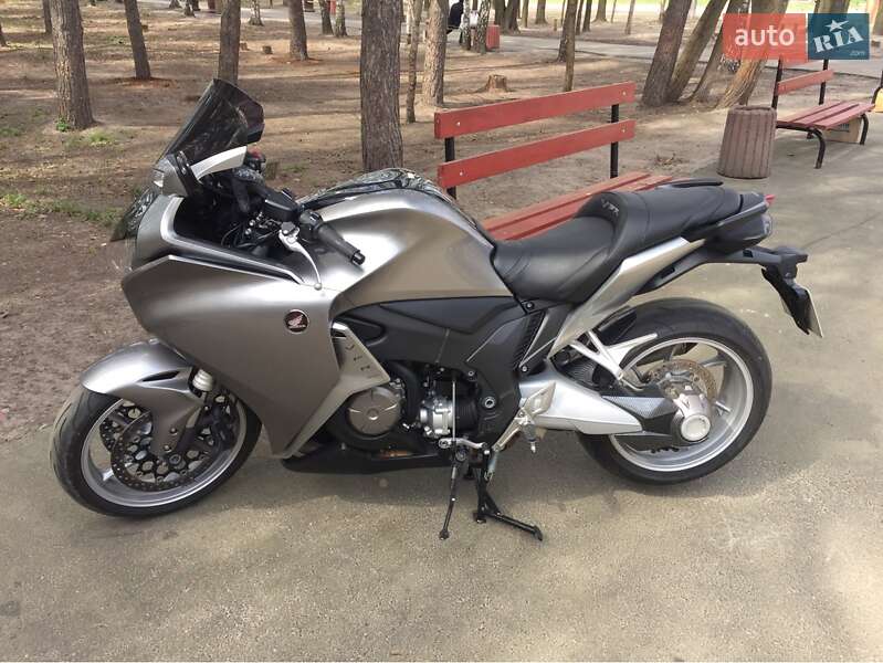 Мотоцикл Спорт-туризм Honda VFR 1200F 2010 в Киеве фото Мотоцикл Спорт-туризм Honda VFR 1200F 2010 в Киеве