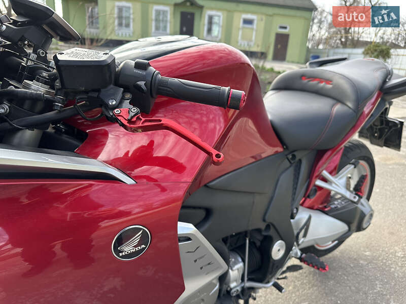 Мотоцикл Спорт-туризм Honda VFR 1200F 2010 в Бобринце