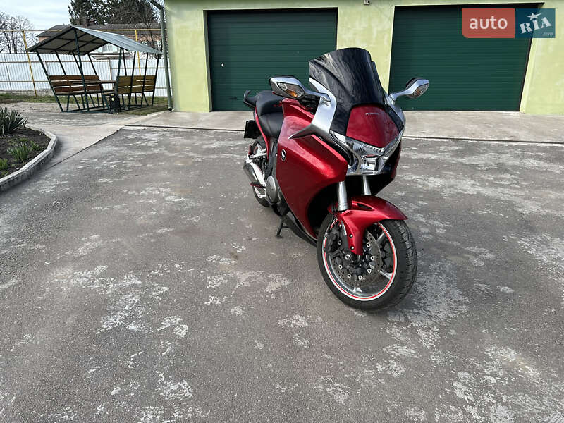 Мотоцикл Спорт-туризм Honda VFR 1200F 2010 в Бобринце