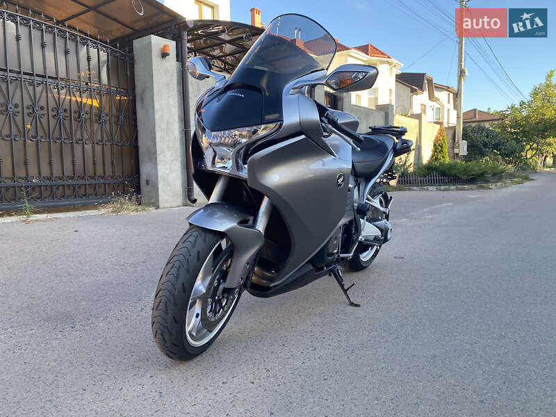 Мотоцикл Спорт-туризм Honda VFR 1200F 2010 в Одессе