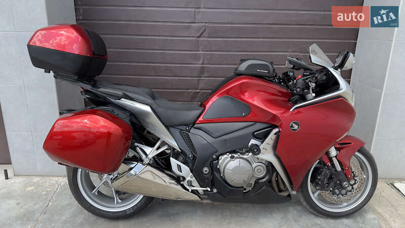 Мотоцикл Спорт-туризм Honda VFR 1200F 2011 в Одесі