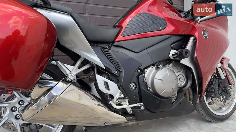 Мотоцикл Спорт-туризм Honda VFR 1200F 2011 в Одесі