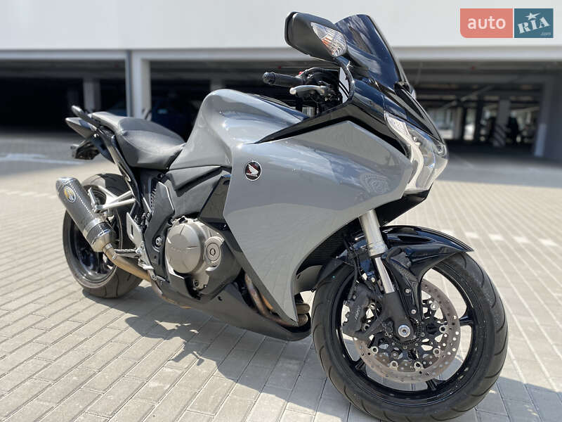 Мотоцикл Спорт-туризм Honda VFR 1200F 2010 в Броварах